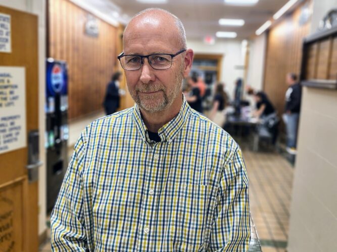 DeWitt Defeats Stephens For Republican Nomination